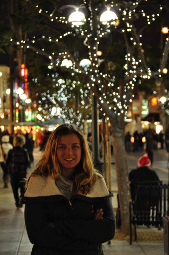 Passeando pela 3rd St. Promenade, a rua comercial de Santa Monica, em Los Angeles, na Califórnia - EUA